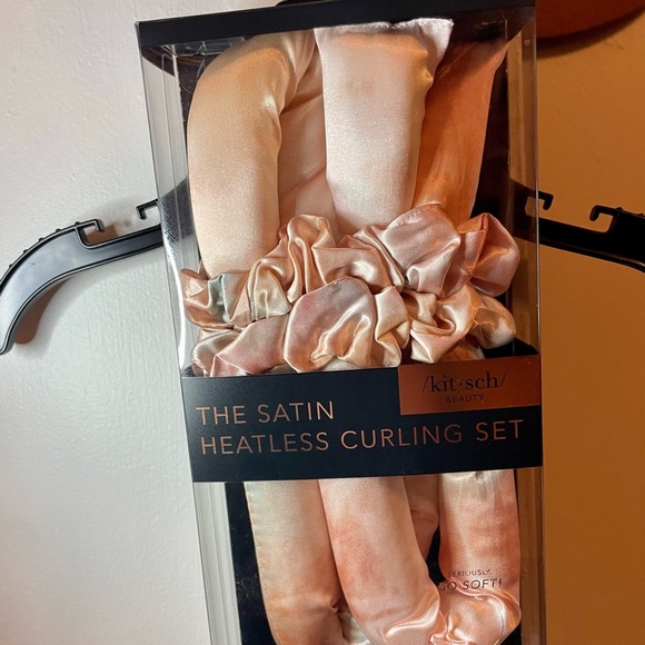 NWT Kitsch satin heatless curling set - Picture 3 of 8